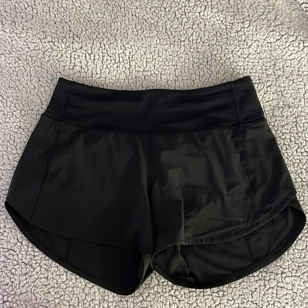 Black Lululemon Speed Up Mid-Rise Lined short 4” (SIZE 4)